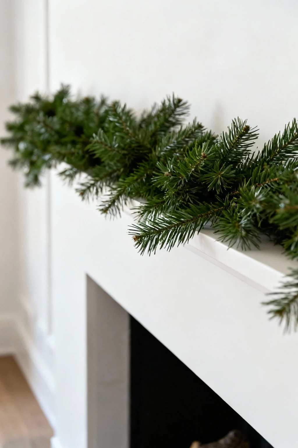 Minimalist evergreen garland draped across a clean modern mantel for Christmas decor