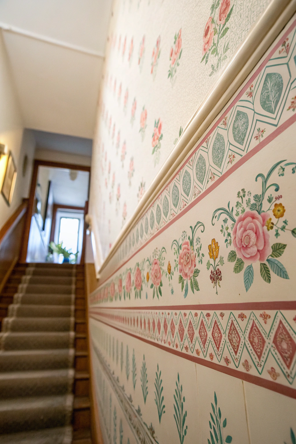 Soft pastel stencil borders decorating the upper wall of a retro 90s-style interior.