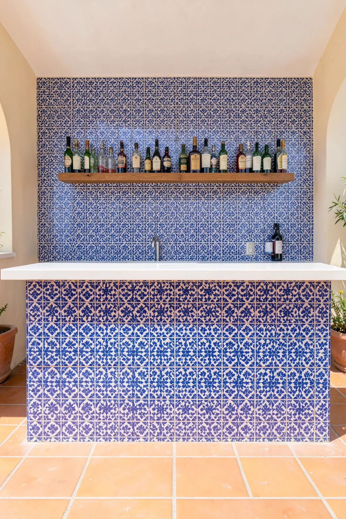 29 Practical Setups for Your New Outdoor Bar - BambRise