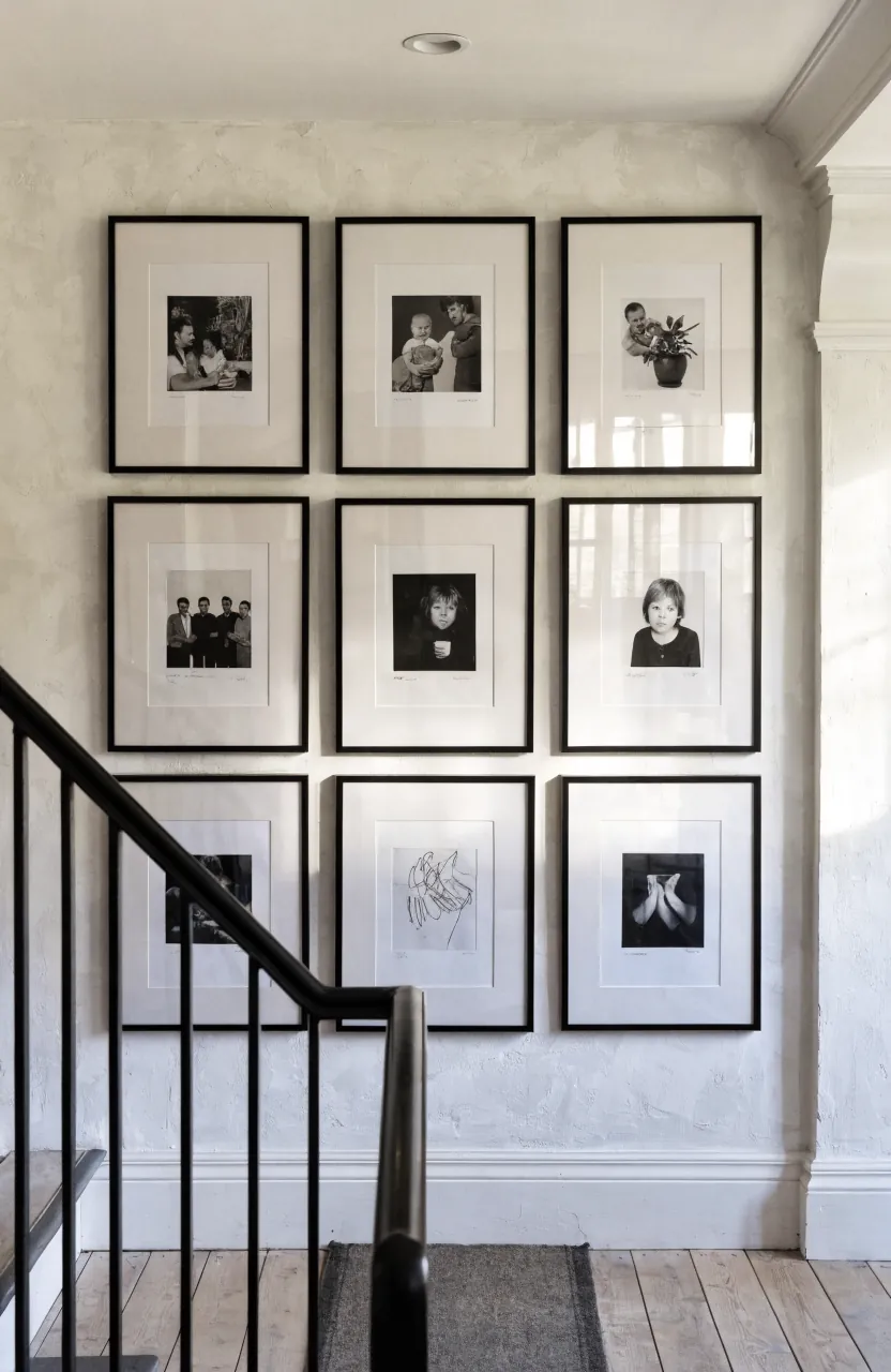 Symmetrical grid frame wall idea for stair landing decor