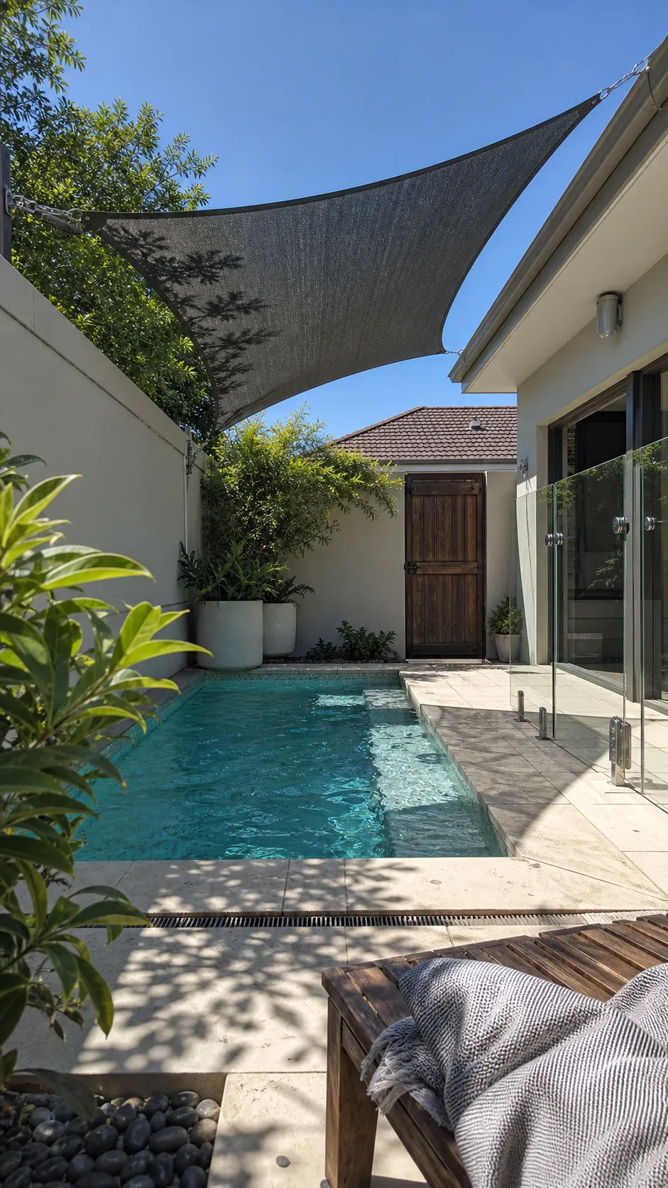 make shade without permanent posts for a space-saving small backyard pool