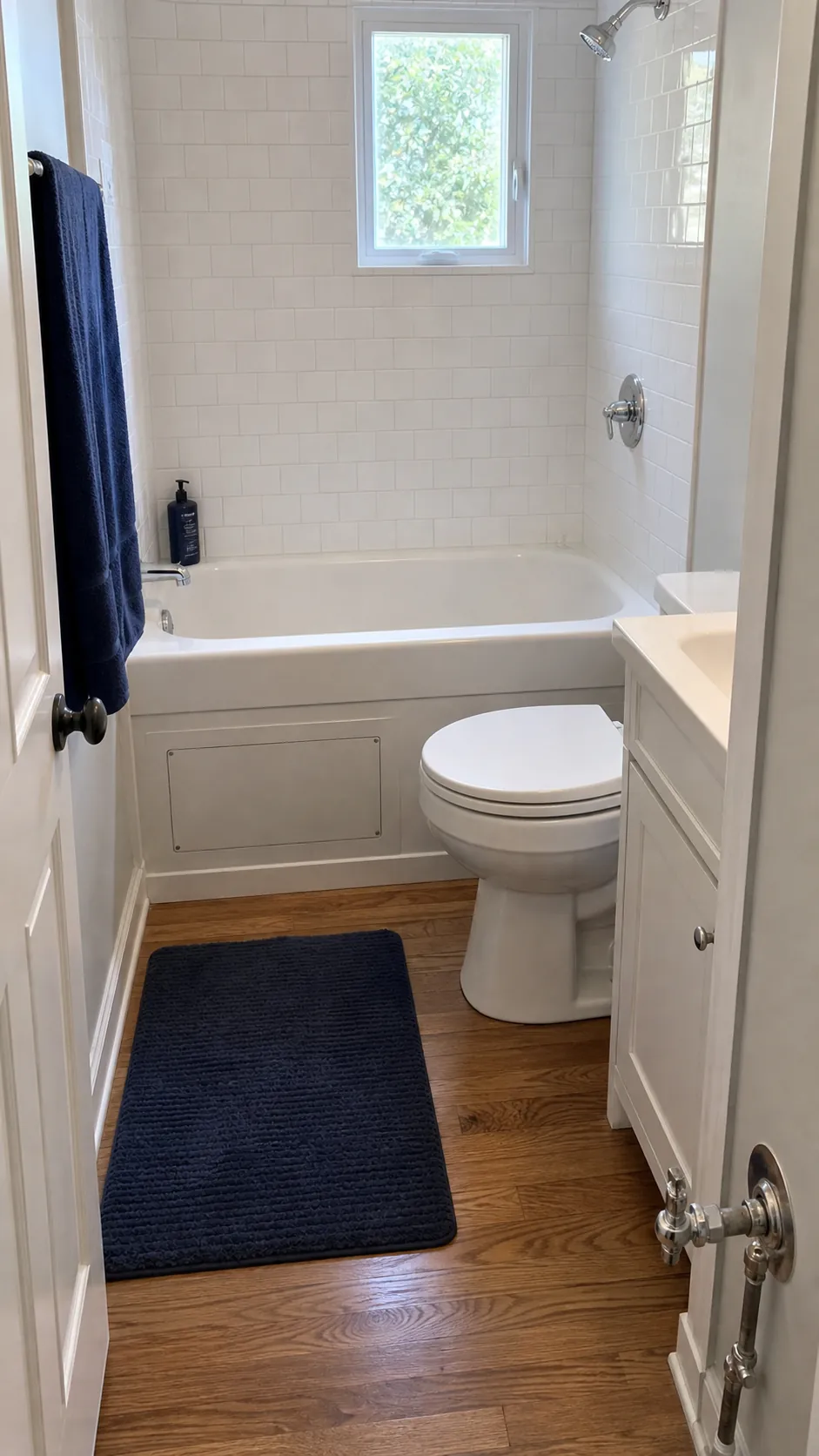 Space-saving bath remodel retaining the existing tub drain position