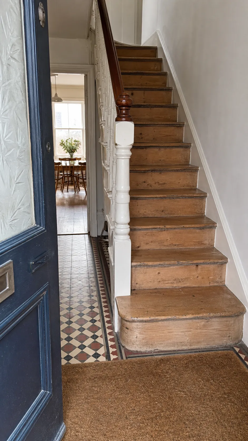 Small entryway with a completely clear first stair tread