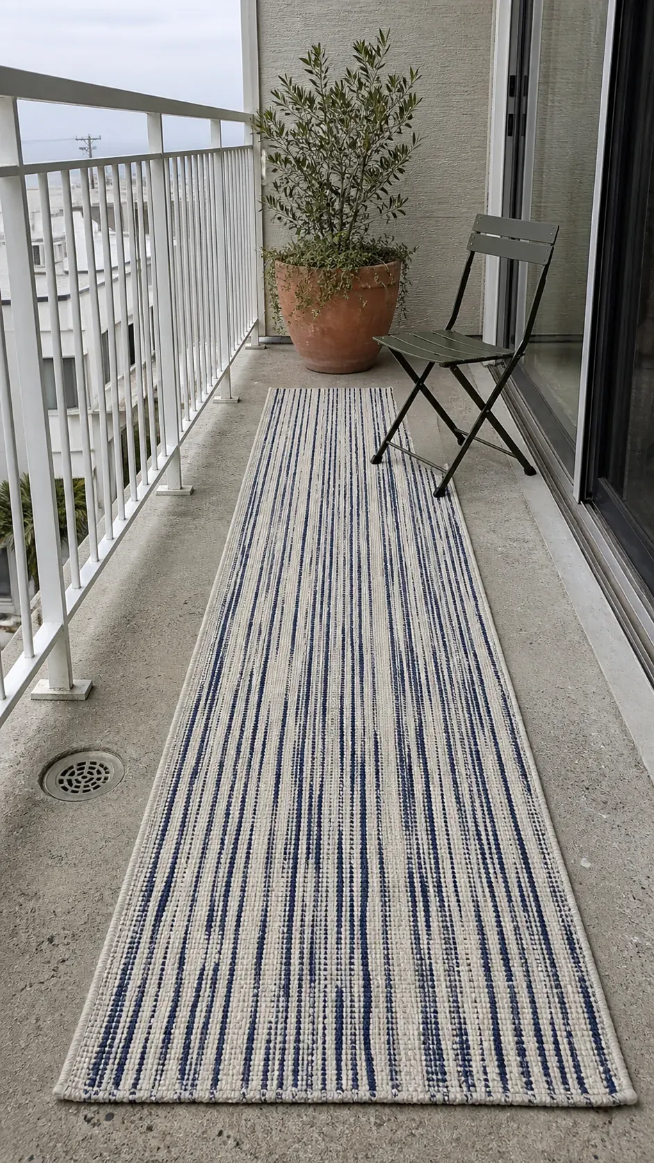 Washable outdoor runner visually lengthening a very narrow balcony