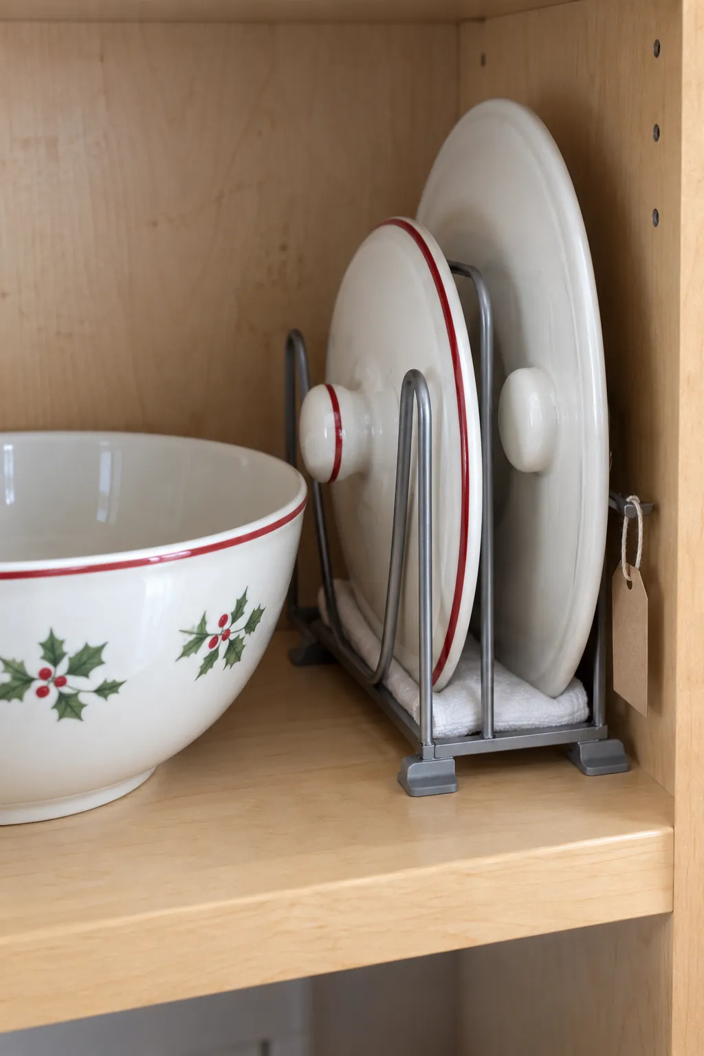 Separate lids from the serving bowls