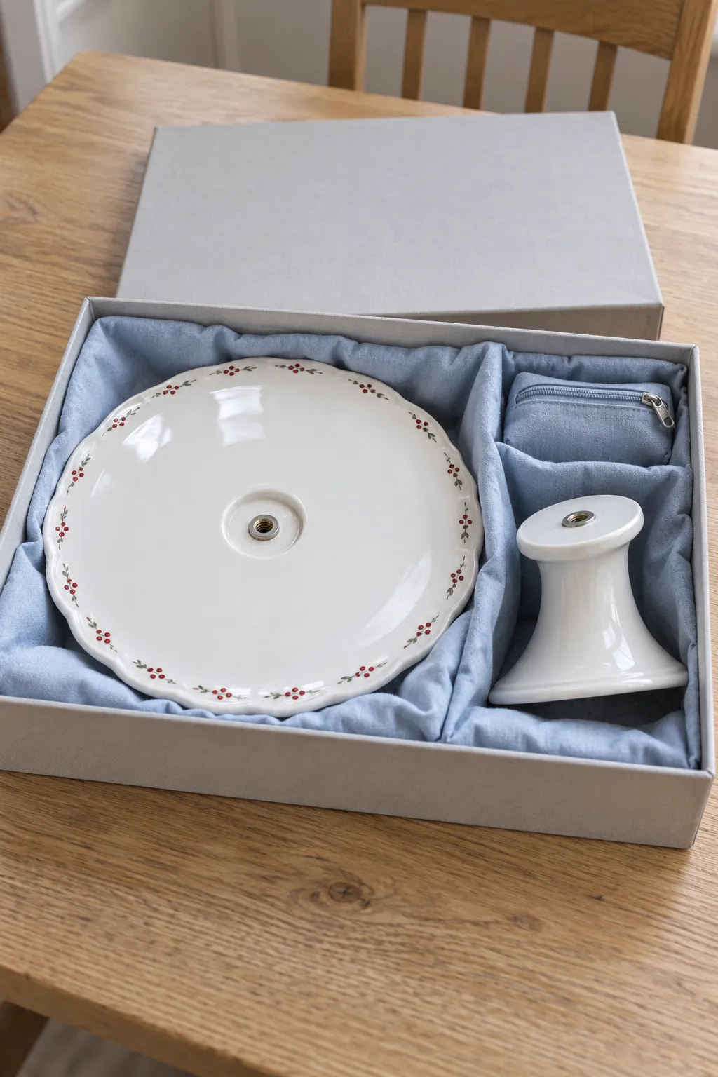 Store detachable cake stands as separate parts