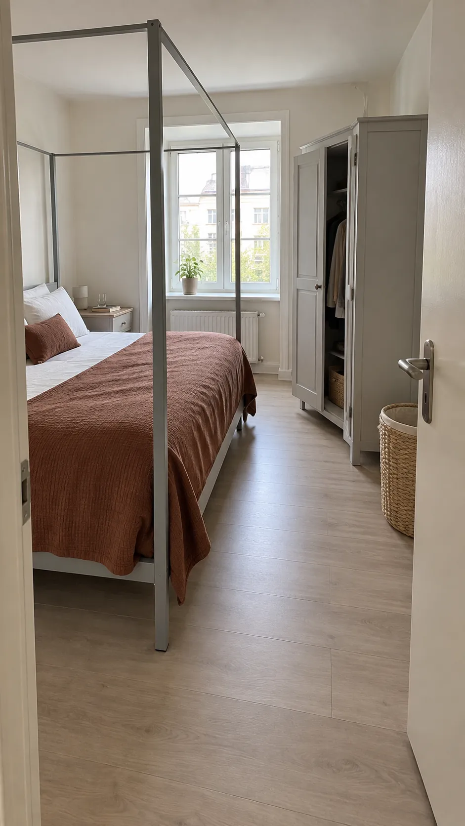 Slim canopy bed with a clear route to the wardrobe