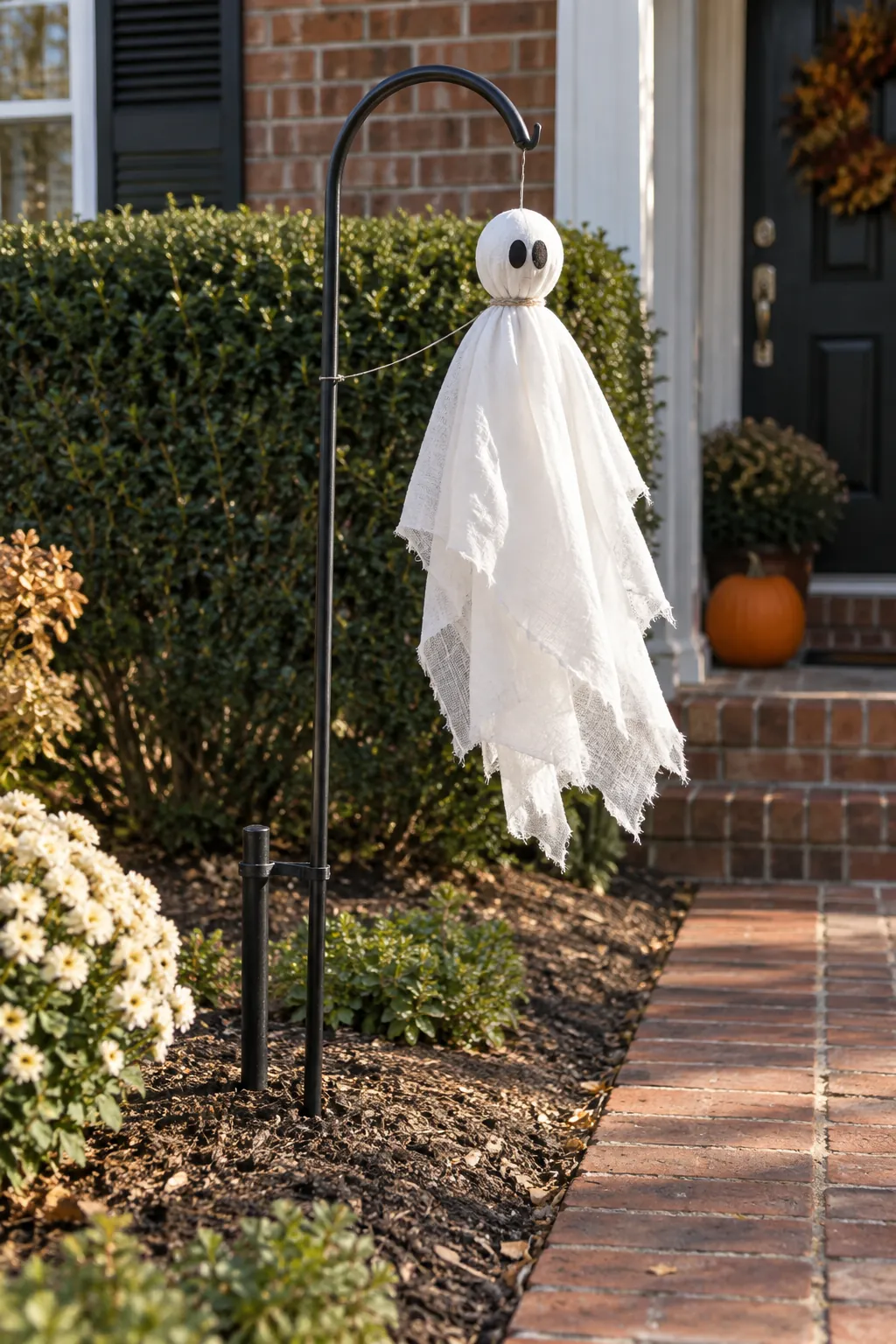 Shepherd Hook Floating Ghost as a DIY outdoor Halloween ghost display without a tree