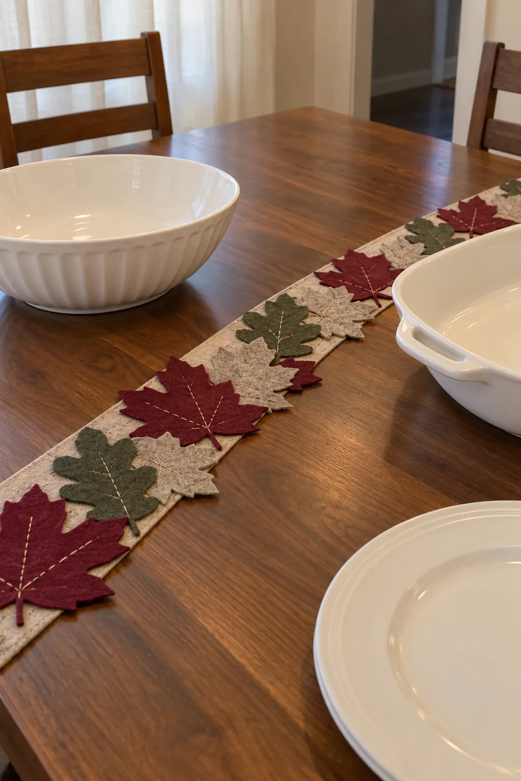 Thanksgiving table decoration with a flat felt leaf table border