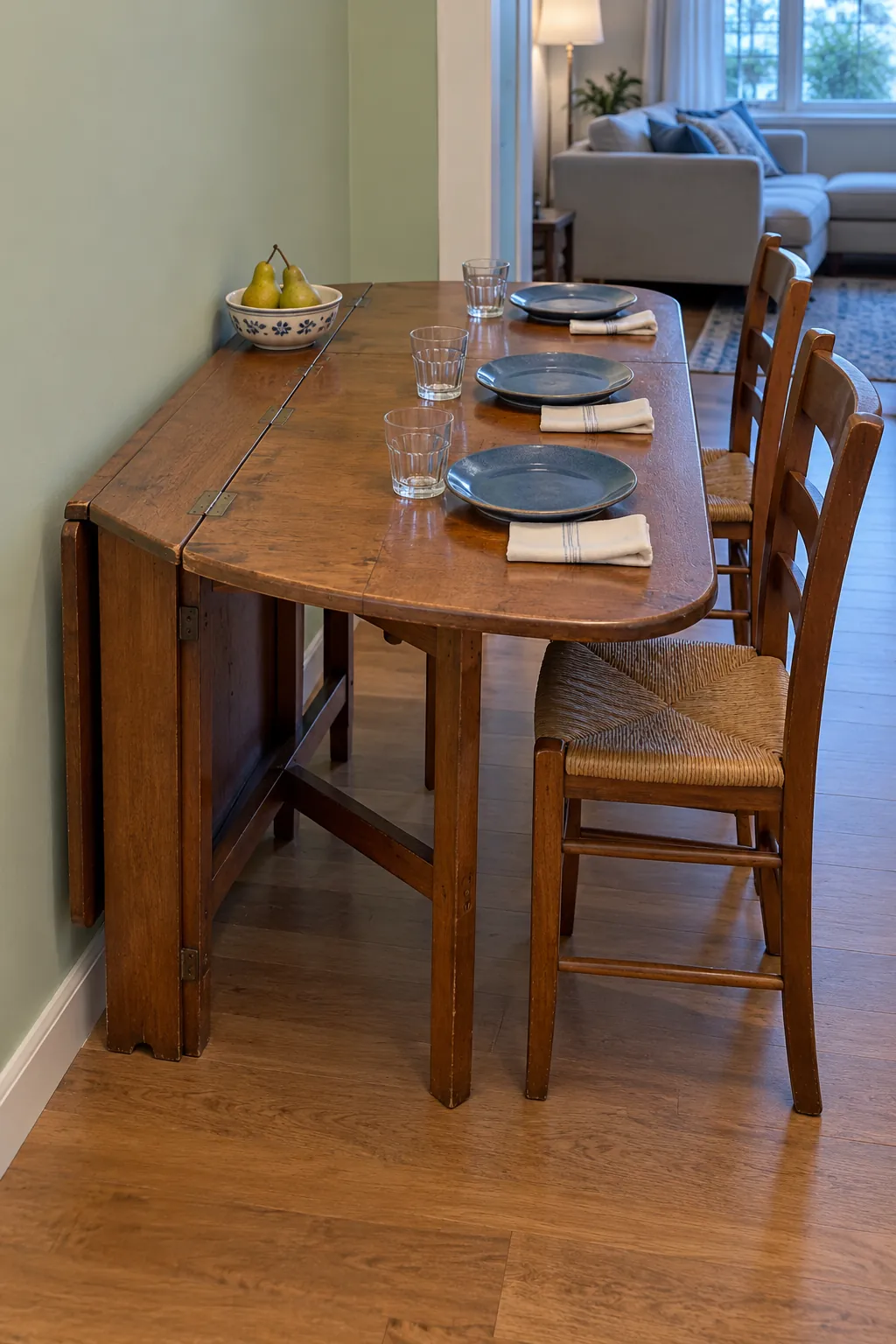 Single open drop leaf for a small Thanksgiving dining space