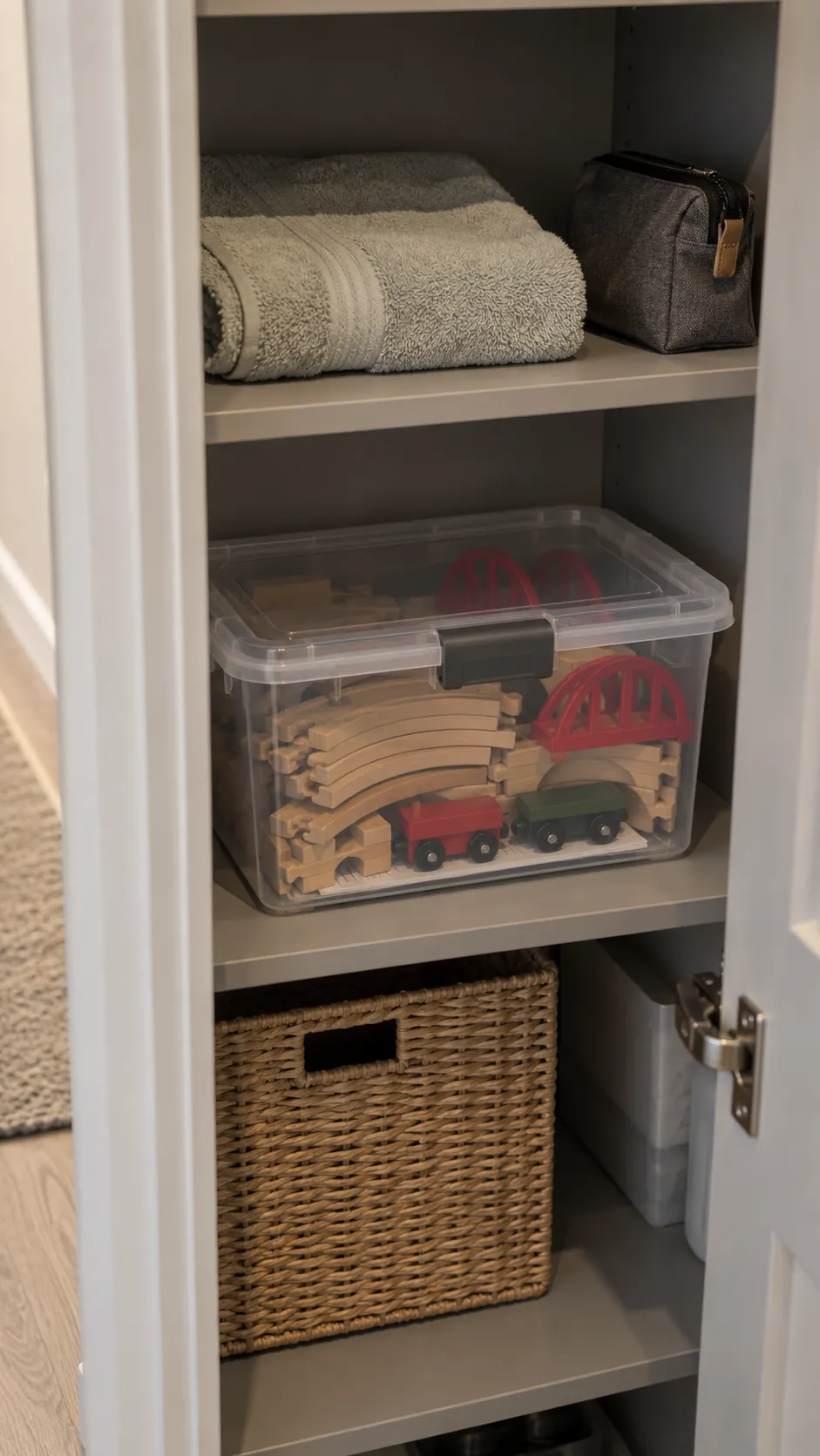 Complete toy sets in a rotation box
