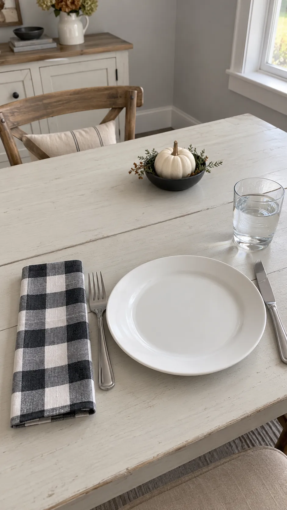 Black and White Plaid Napkins for a black and white Thanksgiving table