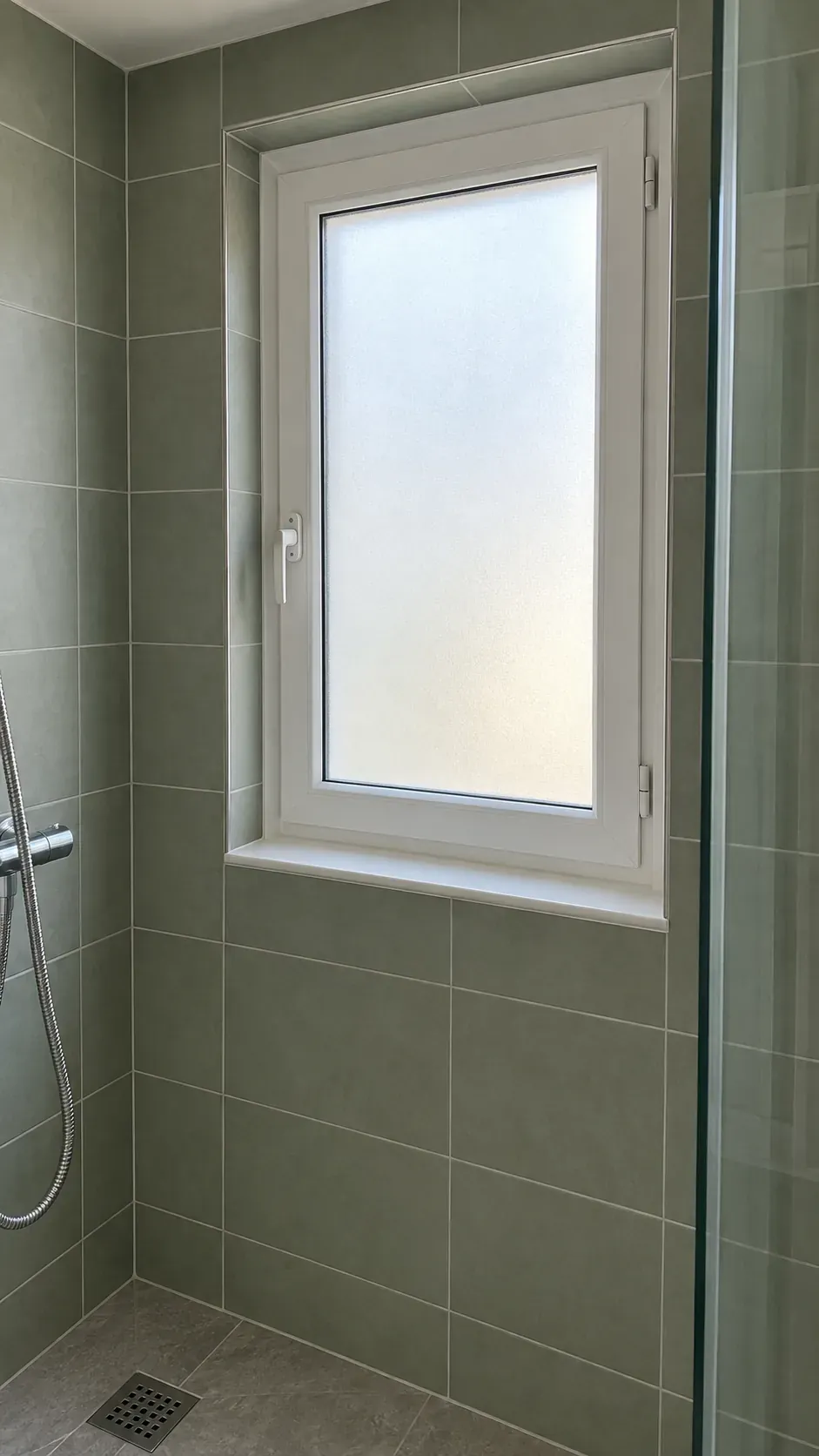 Assessing the wet opening in a small bathroom