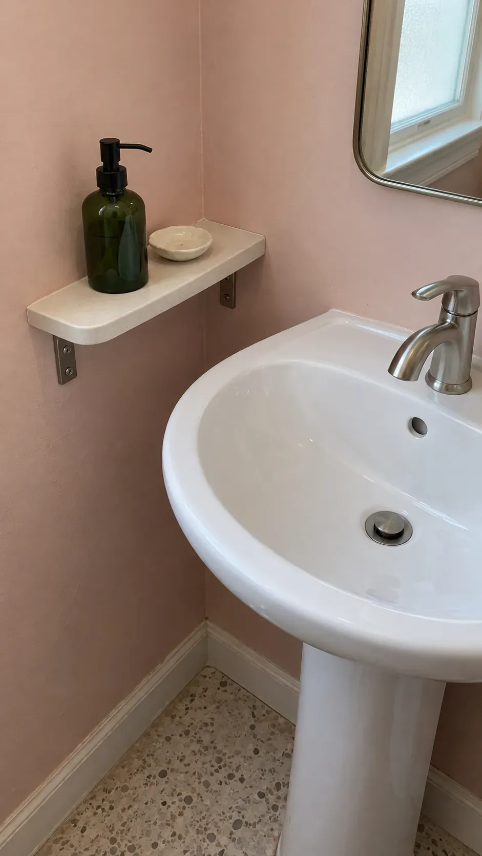 Shallow side ledge and elbow clearance, elevated diagonal, pink wall and green glass