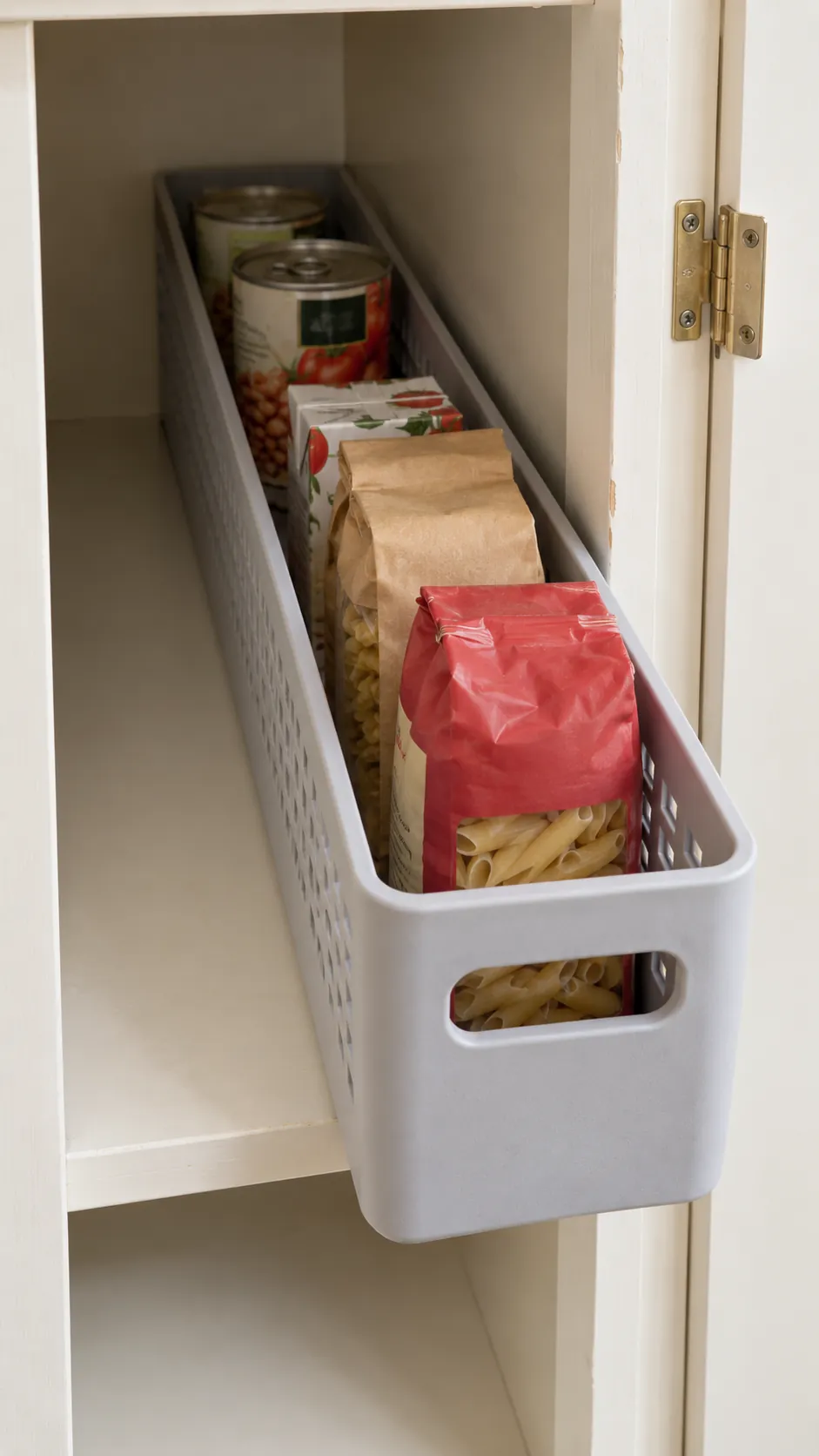 Deep pantry organization: use a single full depth basket per lane
