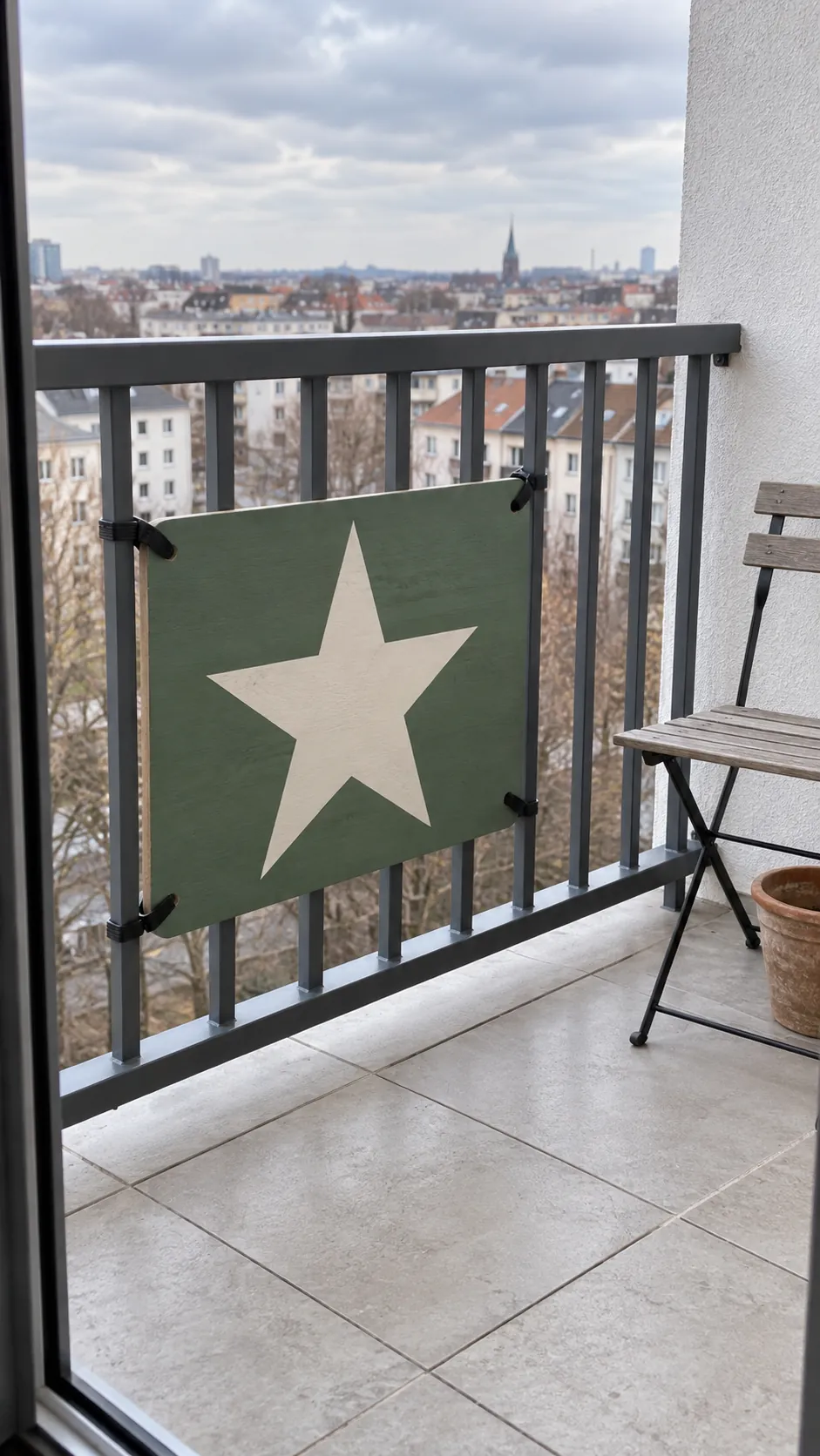 A removable star panel for a balcony as a DIY outdoor Christmas decoration