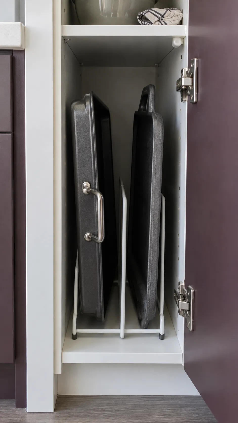 Flat griddle and roasting tray held in a tall narrow slot
