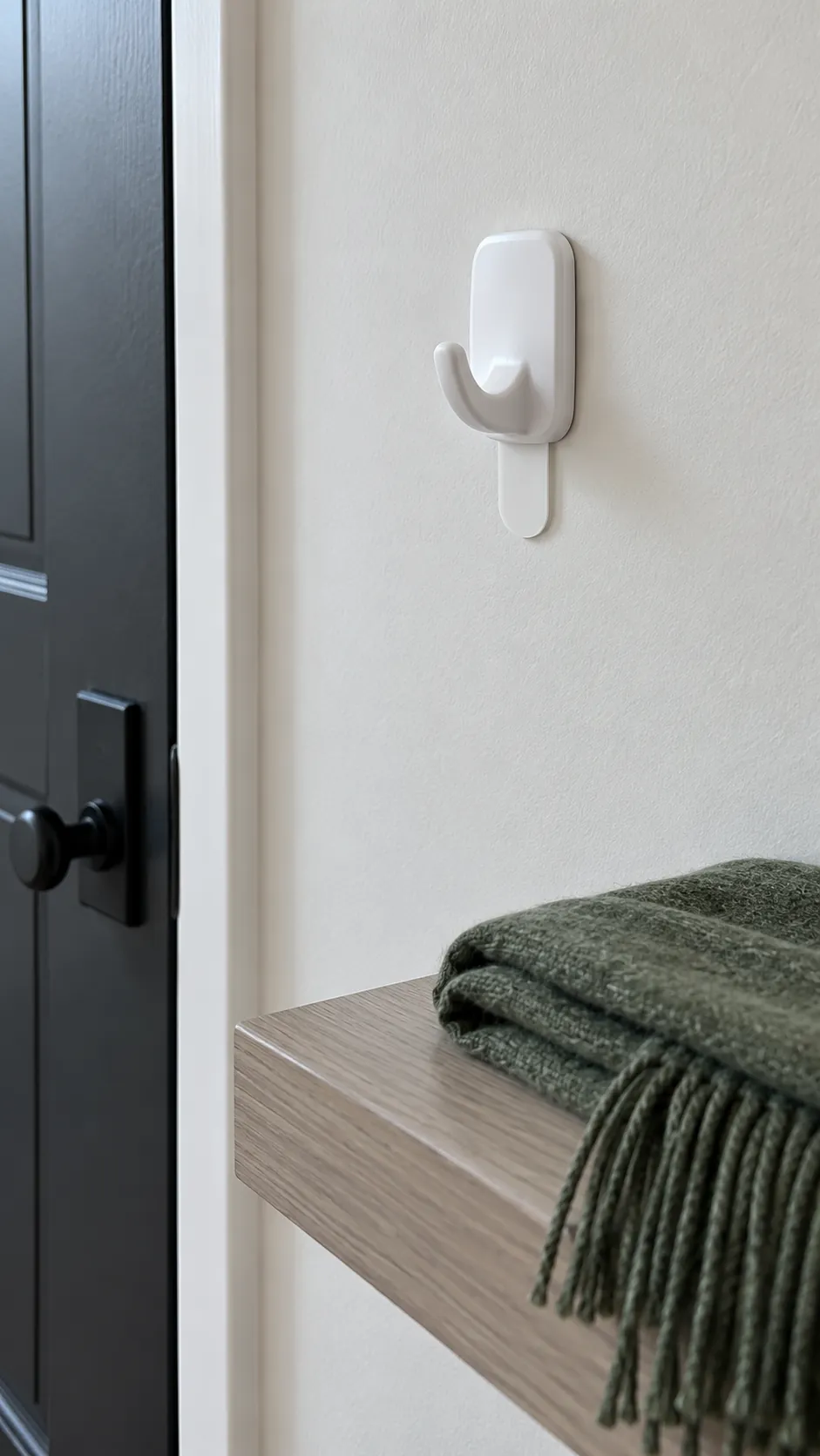 Removable adhesive hook with a correctly positioned release tab
